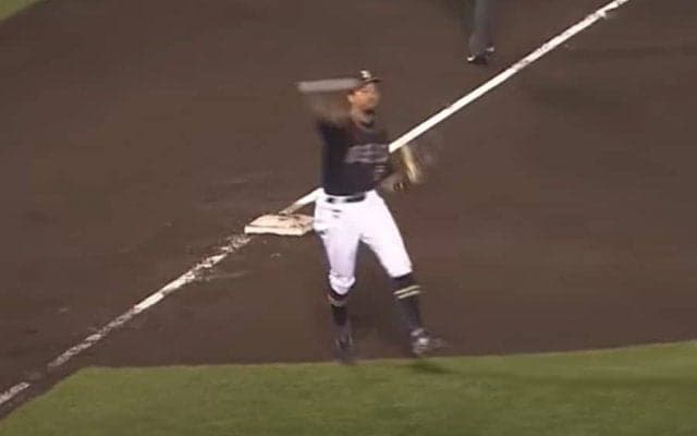 「ランニングスローでこれは肩強すぎ」　絶妙好捕→キャノン砲は「ずば抜けてるわ」