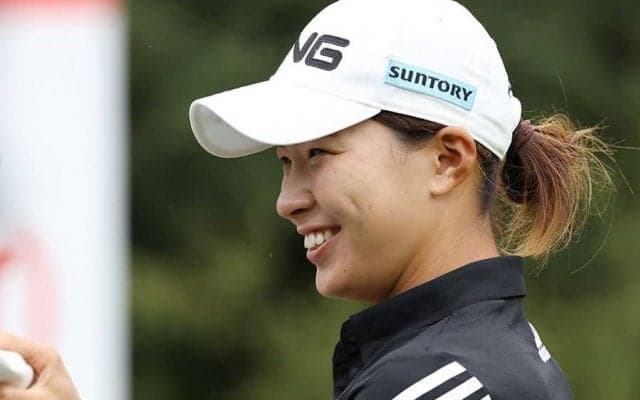 渋野日向子を驚かす　稲見萌寧のほのぼのサプライズに反響「癒された」「最高です！」