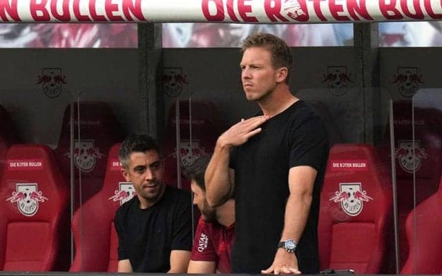 バイエルン革新派監督に批判殺到「全力で反対」　アメフト流のイヤホン導入案披露も…