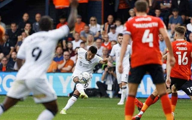 怒りの悪質ファウル　英サッカーの“強烈すね蹴り”に衝撃「ネイマールなら飛んでく」