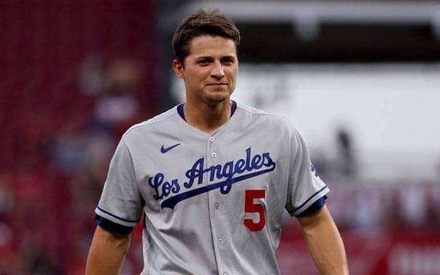 【MLB】二塁手に“わざと”肩タックル　白々しい走塁妨害アピールに米辛辣「汚いプレーだ」