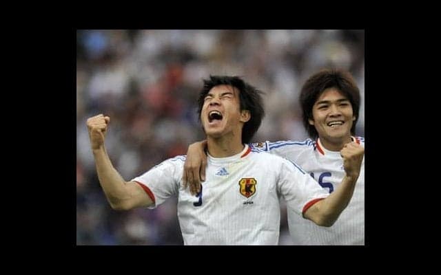 中村憲剛「オレが持ったら？」岡崎慎司「裏っすよ！」。ふたりの約束が生んだＷ杯最終予選の劇的ゴール