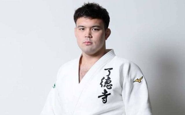 首位ロッテに勝ち運ぶ　東京五輪柔道男子金メダリストのウルフ・アロンが“始球式”