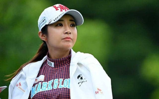 メガネ姿のイ・ボミ、韓国同い年との2ショットにファン和む「仲良し」「似合ってる」