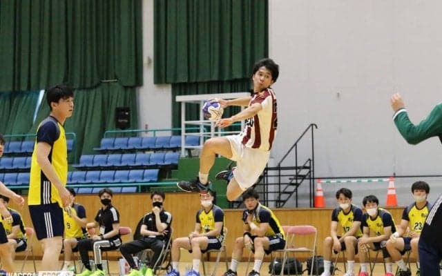 明大に逆転勝ち！　開幕４連勝を挙げる
