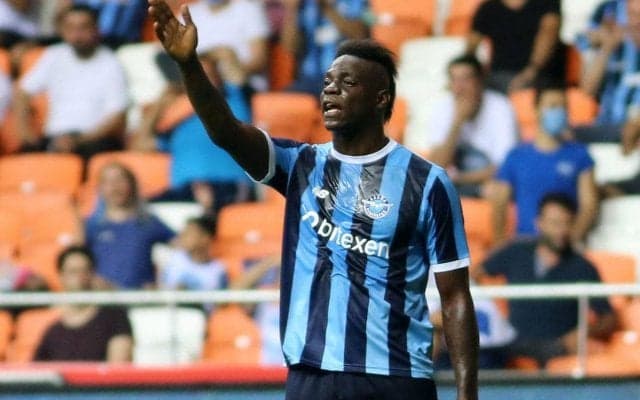 バロテッリが8年越しの復讐果たす…酷評してきた相手監督の目の前でゴールからの挑発