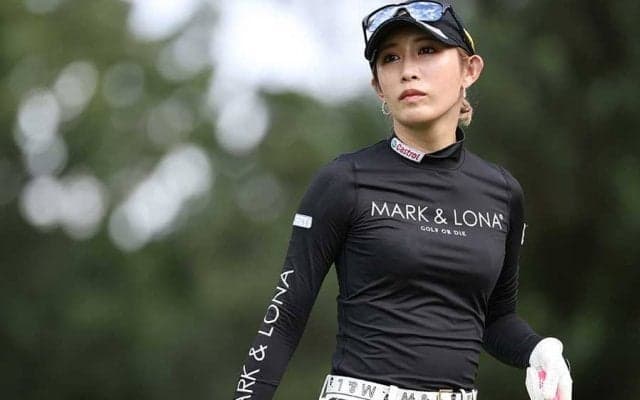 金田久美子に「凄い存在感」「イカつい」と驚きの声　ド派手なキャディーバッグに脚光