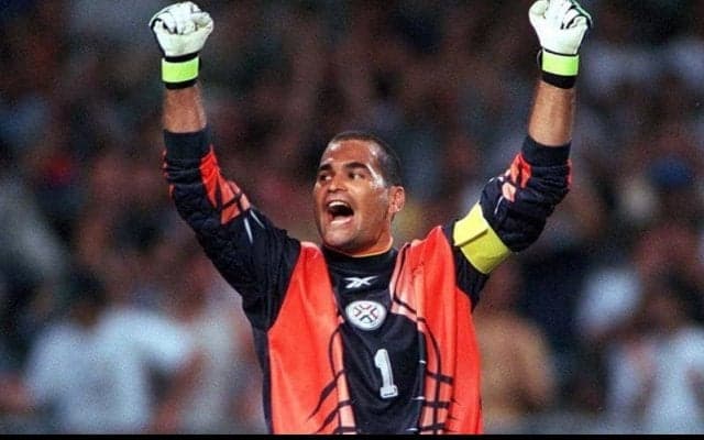 パラグアイの伝説的GKチラベルト氏が崇拝するメッシからプレゼント「ありがとう、レオ」