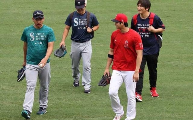 【MLB】大谷翔平、菊池雄星と笑顔でグータッチ　花巻東高コンビが久々の再会