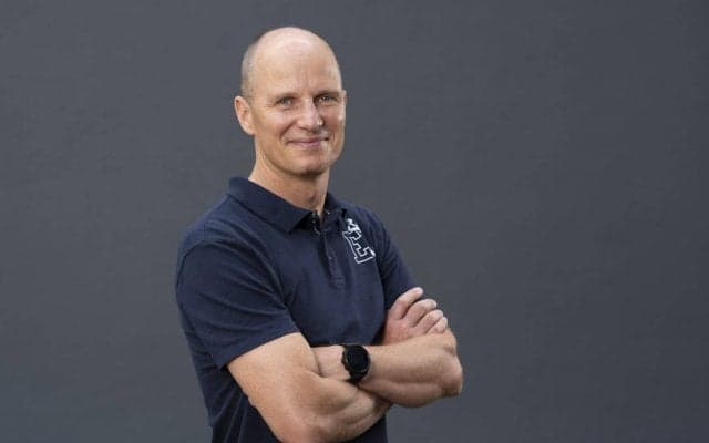 安間志織に寄せる自信 - ハラルド・ヤンソンHC（独ブンデスリーガ、アイスフォーゲル）とのQ&A