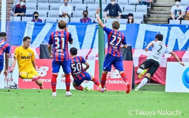 「酒井宏樹は負傷交代」「長友佑都は右にコンバート」“波乱の結果”！10月の日本代表戦への影響は？「禁断の日本代表SB対決(2)」