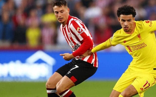 「誰か探してくれませんか？」古巣リバプールと対戦したブレントフォードFWがファンに協力を求める「スパイクかユニフォームあげます」