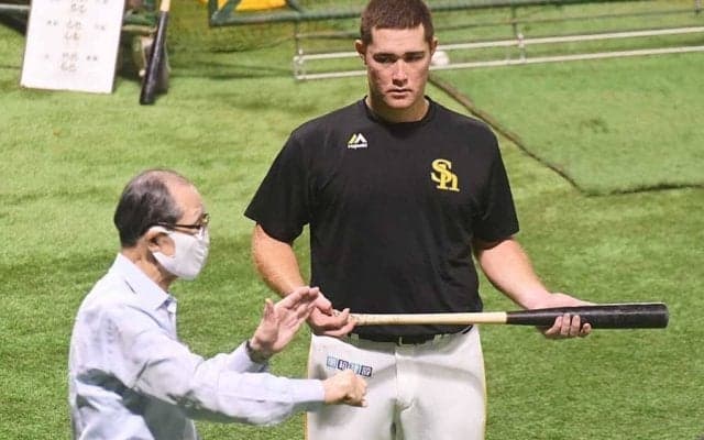 ベンチ外がヒーローに　決勝弾の鷹リチャードが元首位打者から得た“プロの流儀”