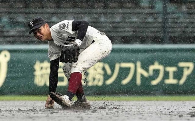 【高校野球】水たまりで打球が止まる…無念の降雨コールド、阪神園芸が球児に見せた親心とは