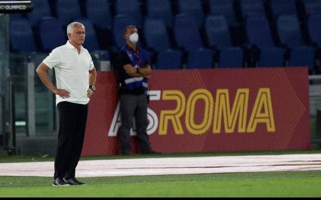 ローマ・ダービー敗戦のモウリーニョ、判定に恨み節「審判団のレベルが合っていなかった」