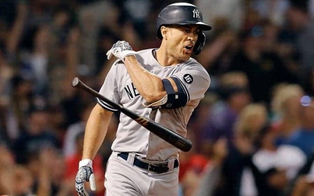 【MLB】怪力スタントンが同僚を破壊？　豪快弾→生還後にヘルメットをポンで体調不良に
