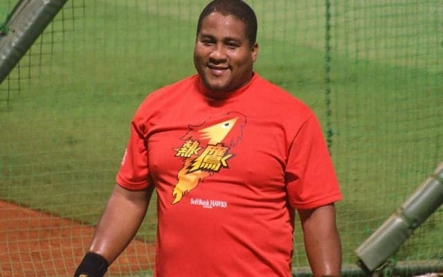 鷹デスパイネ、10試合連続安打の要因？　謎深まる牧原との合言葉「ドミニカンパワー」