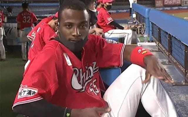 「ラテンの血が騒ぐんやろ」　ベンチで突然！ノリノリのダンスが「可愛すぎる」