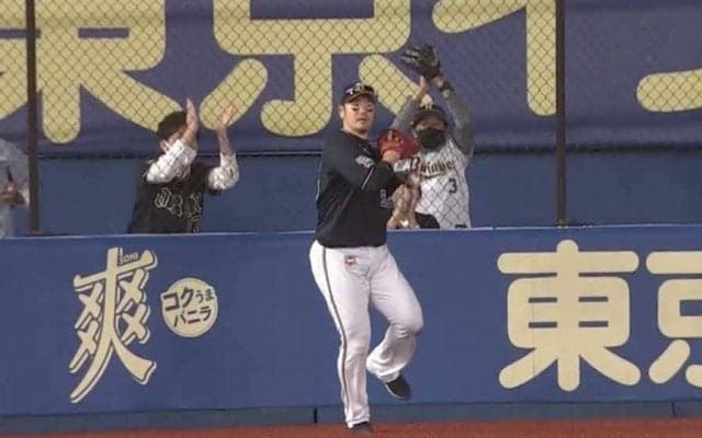 攻守兼備のオリ大砲が「大阪城やん」　フェンス飛びつくクモ捕球は「白米7杯行ける」