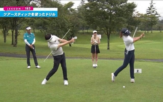 ツアースティックドリルで右ワキをキュッ！体幹重視の軸回転でボール初速をあげよう