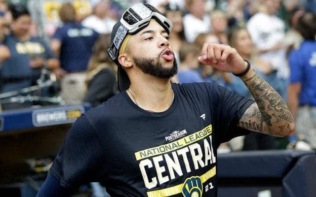 【MLB】地区Vブルワーズ右腕、酔って壁殴り右手骨折　米メディア呆然「信じられない痛手」