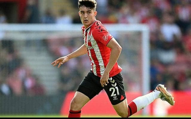 チェルシー、セインツで躍動中のSBリヴラメントの買い戻し金額が判明