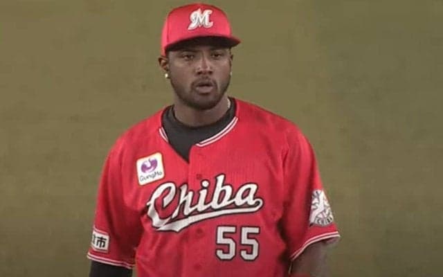 「人間ってこんな高く跳べるんだ」　規格外の跳躍力で中前打阻止した“大ジャンプ超美技”