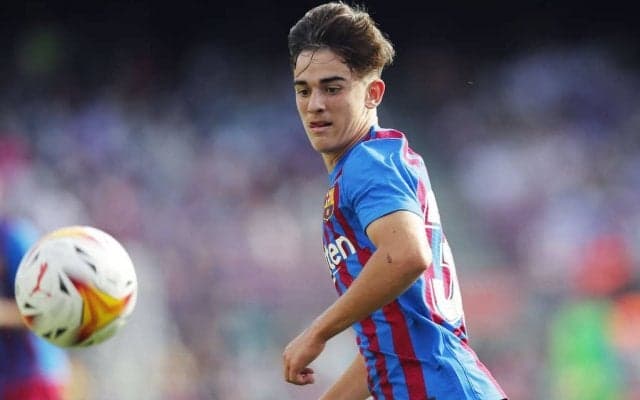 スペイン代表初招集のガビはどんな選手?中盤を指揮する｢マエストロ｣バルセロナトップチームデビューを果たした「イニエスタ級の期待」17歳MFのプレースタイルとは【動画】