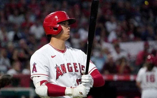大谷翔平がバットボーイにちょっかい　イライラ募るファンも和み「笑顔弾けまくりね」【9月の二刀流】
