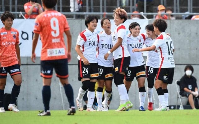 WEリーグ初の“さいたまダービー”は猶本光1G1Aの浦和レディースが4発快勝！ INAC神戸と共に無傷の3連勝【WEリーグ第4節】