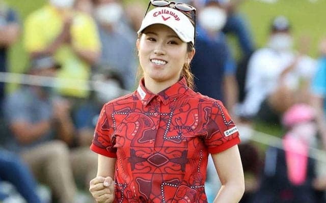 西村優菜、驚異の「63」で単独首位　3週連続V射程も「この大会に勝ちたい思いが強い」