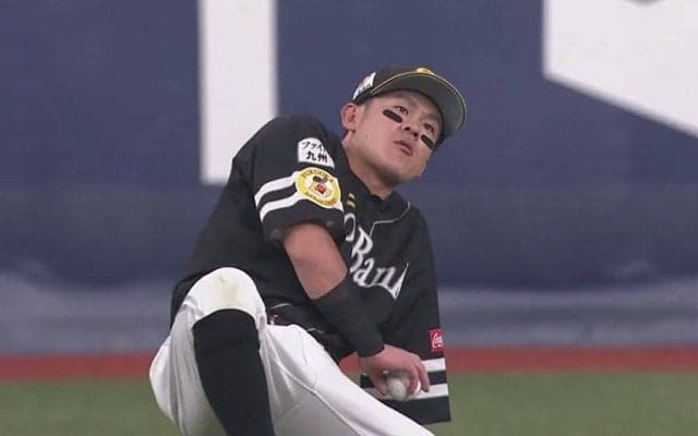 ソフトバンクなのに「また源田おるやん」　敵地も喝采「守備範囲バグってる」