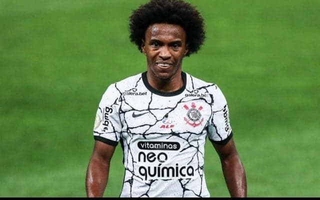 “ウィリアンの顔”を後頭部に描く熱狂的サポーター！過去にはメッシの顔をデザインした人も