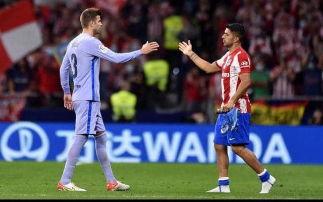 古巣相手に1G1Aのスアレス、“電話パフォ”は「クーマンに対してではない」