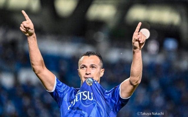 Jリーグ・川崎-FC東京のピッチレベルをパトカーが突然走行！「直前に起きた衝撃事件 」とは!?