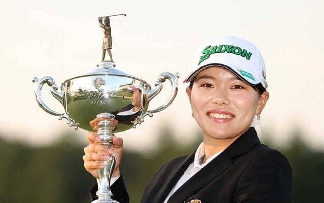 4冠達成の勝みなみが歓喜「人としても素晴らしい藍さん、諸見里さんに並べて嬉しい」