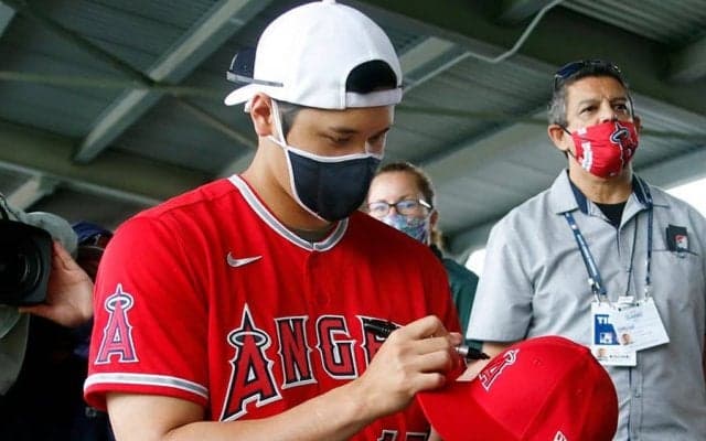 【MLB】落とし物、折れたバット、ウインク…　大谷翔平、プレー以外でも“神対応”で全米を虜