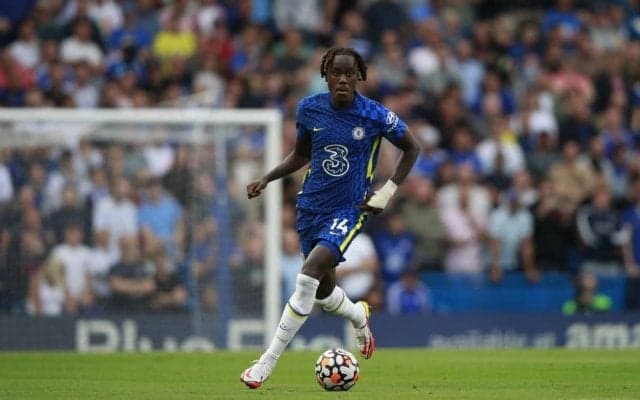 トレヴォ・チャロバーとは何者?欧州王者・チェルシーで躍動する「22歳の若手CB」！レンタル復帰した長身DFのプレースタイルとは【動画】