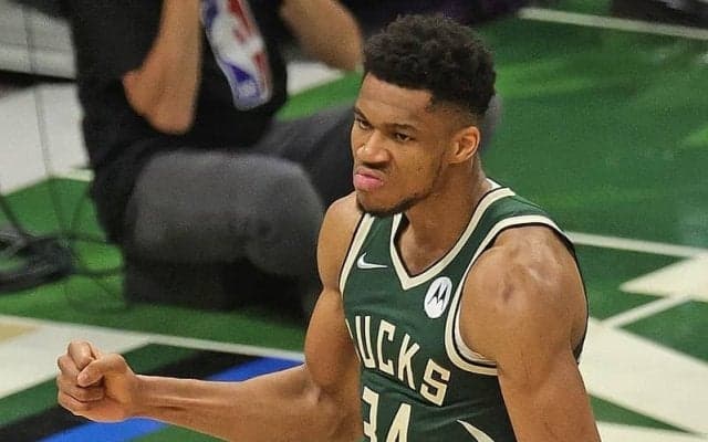 昨季覇者バックスの大黒柱、ヤニス・アデトクンボの左膝の痛みは完治しておらず？