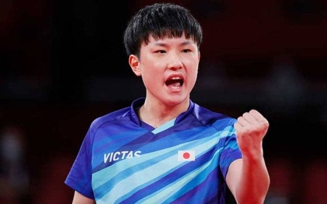 大暴投なのに「田中将大そっくり」　張本智和、始球式の“ギャップある1枚”に注目