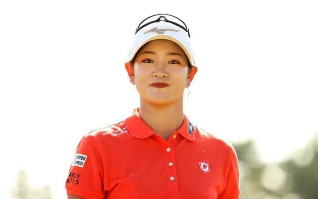 原英莉花→勝みなみへ　日本女子OPで撮られた“ジャケット贈呈式”に反響「文句なし」
