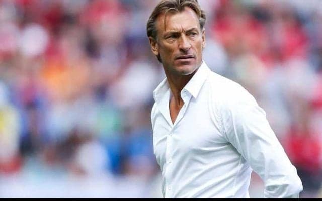 ロシアW杯でも話題を呼んだ “ダンディーすぎる”サウジアラビア代表監督、その手腕も確かなもの