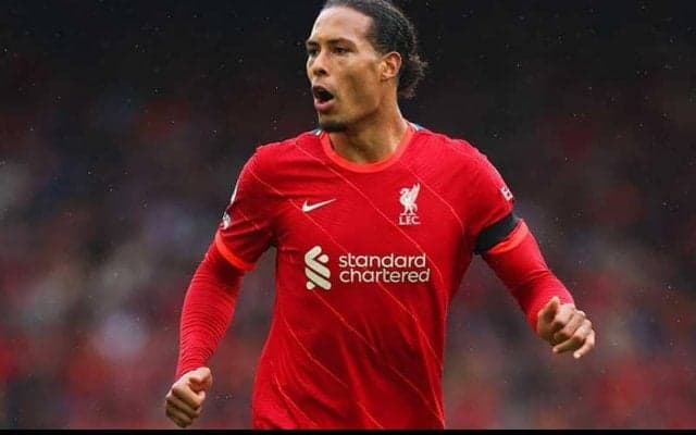 サラーの4人抜きゴールにファン・ダイクも驚き、思わず両手を上げて唖然とするリアクションが明らかに