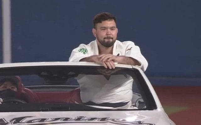 屈強ボディからギャップ全開の「投げ方可愛い」　金メダリストの1球に場内喝采