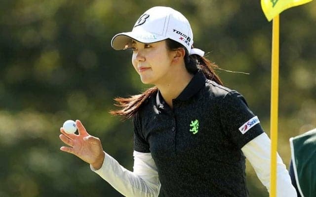 「ヒラヒラスカート可愛い！」　堀琴音、髪なびかせた“華麗な1枚”に注目「魅力的」