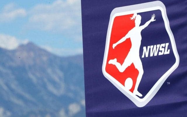「選手たちを守れ！」NWSLの一戦が抗議活動で一時中断、日本人選手らも参加