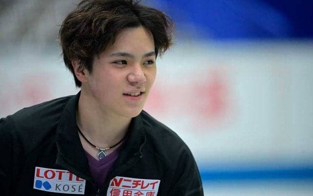宇野昌磨、真剣な表情が映える“漆黒ベースの1枚”にファン虜「ゴージャス」「大好き」