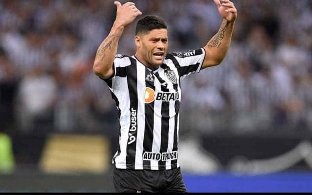 「ボディビルダー」パンツが密着した“超人”フッキの姿に海外注目、母国で50試合21ゴール12アシスト