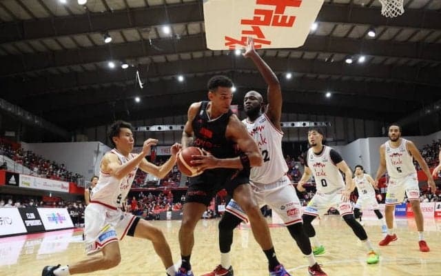 A東京が磐石の試合運びでホーム開幕戦勝利…新戦力サイズが25得点