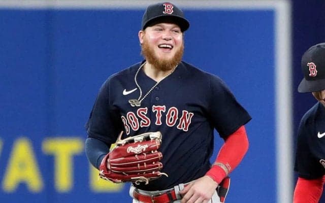 【MLB】守備は大谷翔平以上？　二刀流挑戦を表明の外野手が“客席でスーパーキャッチ”